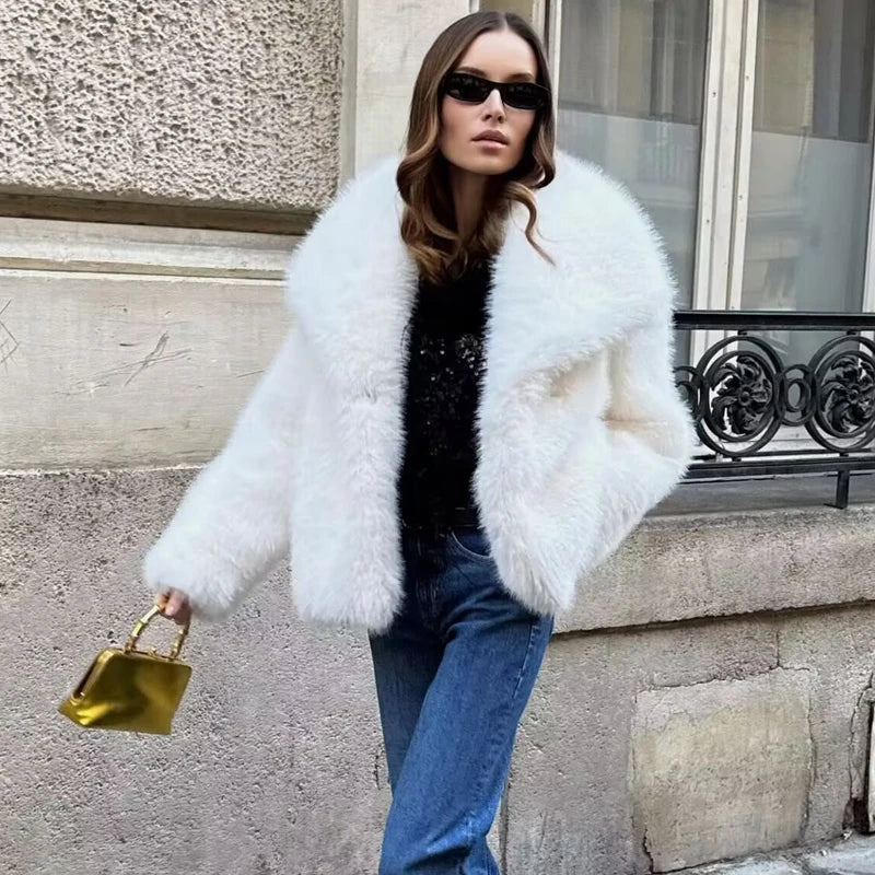 Abrigo Ivory Luxe de piel sintética