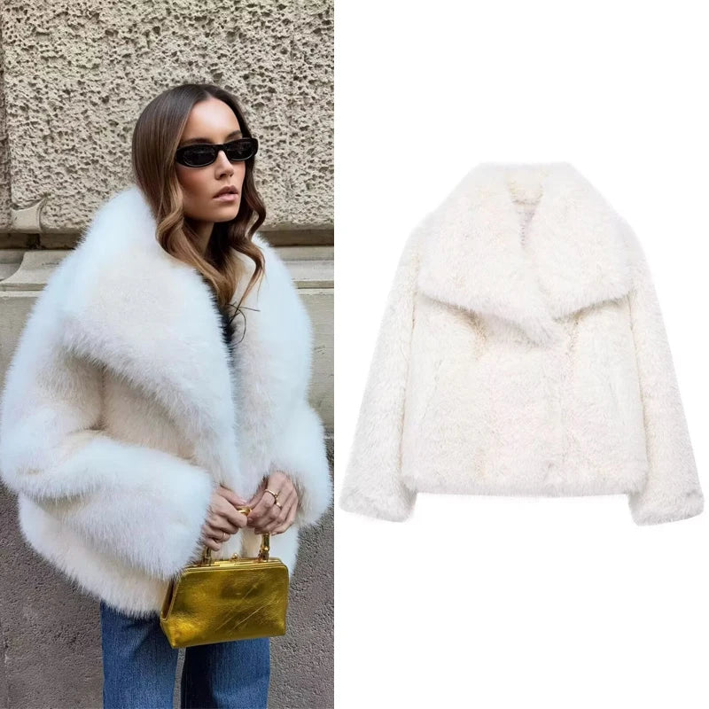 Abrigo Ivory Luxe de piel sintética