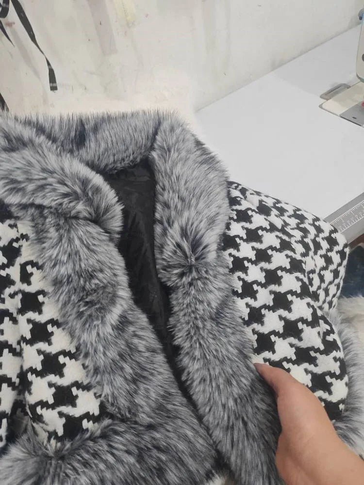Abrigo Montelle de tweed con piel sintética