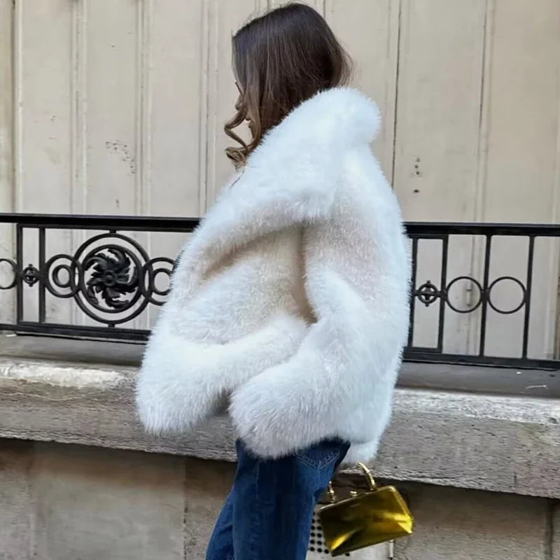 Abrigo Ivory Luxe de piel sintética